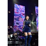 森高千里、煌びやかなミニスカ衣装でデビュー35周年ライブに出演