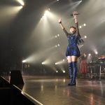 森高千里、煌びやかなミニスカ衣装でデビュー35周年ライブに出演