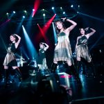 MAX、美脚見せのミニスカ衣装で有観客ライブ開催！LINAはポールダンスも初披露