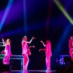 MAX、美脚見せのミニスカ衣装で有観客ライブ開催！LINAはポールダンスも初披露