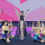 梅田彩佳がサプライズ出演！リクアワ第2位『抱きしめちゃいけない』をパフォーマンス！大森美優との再会に「大人っぽくなって！」＜AKB48武道館＞