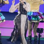 梅田彩佳がサプライズ出演！リクアワ第2位『抱きしめちゃいけない』をパフォーマンス！大森美優との再会に「大人っぽくなって！」＜AKB48武道館＞