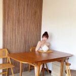 AKB48・大盛真歩、大盛りご飯を前に笑顔の水着オフショット公開