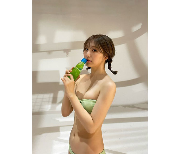 SKE48・菅原茉椰、サイリウム色ラムネに口づけを「最高に可愛いです」「『いいね』一万回押したい」