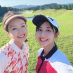 斎藤ちはるアナウンサー、ゴルフウェア姿で美脚披露！「ホールインワンな美しさ」と話題に