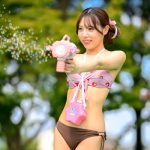 【写真特集】白桃はな、ヘルシーな透明美ボディで来場者を釘付けに！＜近代麻雀水着祭2022＞