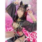 #2i2・天羽希純、セクシーすぎる招き猫ポースで美乳見せ「イイネ押したらいい事起こさせます！」
