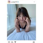 AKB48・谷口めぐ、写真集から黒ビキニ姿でじっと見つめるオフショット公開