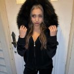 ゆきぽよ、黒のセットアップで美谷間チラ見せ