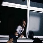 山本舞香、血しぶき浴びたセーラー服姿の『カラダ探し』オフショット大公開