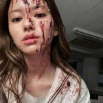 山本舞香、血しぶき浴びたセーラー服姿の『カラダ探し』オフショット大公開