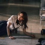 山本舞香、血しぶき浴びたセーラー服姿の『カラダ探し』オフショット大公開