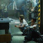 山本舞香、血しぶき浴びたセーラー服姿の『カラダ探し』オフショット大公開