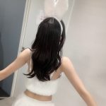 #よーよーよー・由良ゆら、高校生の頃のウサギコスプレで美くびれチラリ