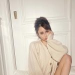 ダレノガレ明美、肩出しニットで美脚を露出した姿に反響の声！