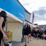 8人組グループ・fromis_9が美脚際立つ黒衣装で『KCON 2022 JAPAN』に登場！