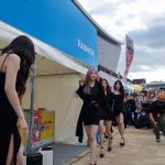 8人組グループ・fromis_9が美脚際立つ黒衣装で『KCON 2022 JAPAN』に登場！