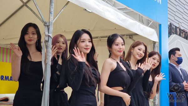 8人組グループ・fromis_9が美脚際立つ黒衣装で『KCON 2022 JAPAN』に登場！