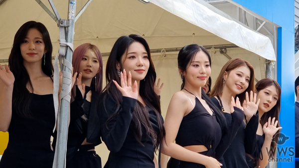 8人組グループ・fromis_9が美脚際立つ黒衣装で『KCON 2022 JAPAN』に登場！