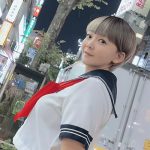 華原朋美、限界ギリギリなミニスカセーラー服にルーズソックスで絶対領域披露！