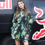 マギー、美脚あらわな派手なワンピースで登場！＜Red Bull Box Cart Race Osaka 2022＞