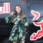 マギー、美脚あらわな派手なワンピースで登場！＜Red Bull Box Cart Race Osaka 2022＞