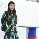 マギー、蛍光色でサイケデリックな衣装で語る！「今年の秋冬はエコファー。最近は『SF90』というフェラーリの車がすごく楽しい」 ＜Red Bull Box Cart Race Osaka 2022＞