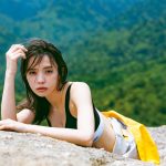 櫻坂46・小林由依、雄大な自然をバックにワイルドな眼差しを披露！写真集未公開シーンが新たに解禁