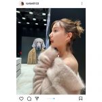 トリンドル玲奈、大胆な肩だし衣装とキュートな舌出しショットでファン悶絶！