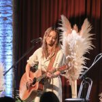 【ライブレポート】Leola、一夜限りのキャンプナイトライブ開催