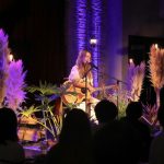 【ライブレポート】Leola、一夜限りのキャンプナイトライブ開催