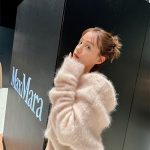 トリンドル玲奈、大胆な肩だし衣装とキュートな舌出しショットでファン悶絶！