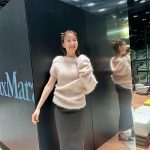 トリンドル玲奈、大胆な肩だし衣装とキュートな舌出しショットでファン悶絶！