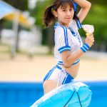 【写真特集】渡辺陽菜（Layn）、元気いっぱいのスポーティーな体操着コスチュームで笑顔をお届け！＜近代麻雀水着祭2022＞