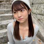 JamsCollection・坂東遥、ストリート系ファッションでデコルテ＆美谷間チラリ！