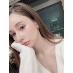 ダレノガレ明美、胸元開きの白ニット自撮りで火傷報告