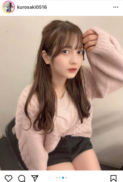 Peel the Apple・黒嵜菜々子、ニット×ショーパンの美脚コーデで優勝！「女の子のはニットは正義らしい」