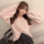 Peel the Apple・黒嵜菜々子、ニット×ショーパンの美脚コーデで優勝！「女の子のはニットは正義らしい」