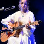 【ライブレポート】LeolaがWWSフェスに出演！アコースティックギターの弾き語りで美声を届ける＜WWS FESTIVAL vol.1 -Girls Side-＞