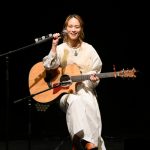 【ライブレポート】LeolaがWWSフェスに出演！アコースティックギターの弾き語りで美声を届ける＜WWS FESTIVAL vol.1 -Girls Side-＞