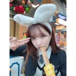 三上悠亜、韓国風JKのコスプレでファン悩殺！