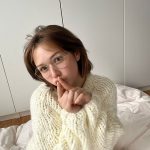 森保まどか、「オットナー」なカーディガン×ロングブーツコーデで『絶対領域』披露