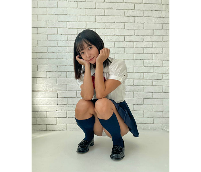 西永彩奈、フォロワー11万人突破で感謝の制服パンチラ公開！