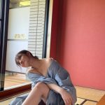 大和田南那、浴衣を着崩し美谷間チラ見せ