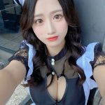 STAiNY・篠崎ここ「会いたかった？」、上目遣いメイドでくっきり美谷間見せつけ！