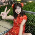 佐藤かれん、チャイナドレスから太ももチラ見せ大胆セクシー！
