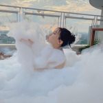 HKT48・田中美久、屋外ジャグジーで泡だらけに！「泡になりたい」の声も