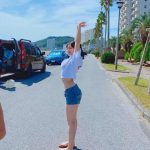 HKT48・田中美久、雨でも晴れるリアル「天気の子」オフショットで美脚全開