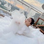 HKT48・田中美久、屋外ジャグジーで泡だらけに！「泡になりたい」の声も