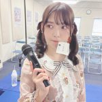 上坂すみれ、ロリータ衣装で名刺をハムっとくわえた写真を公開